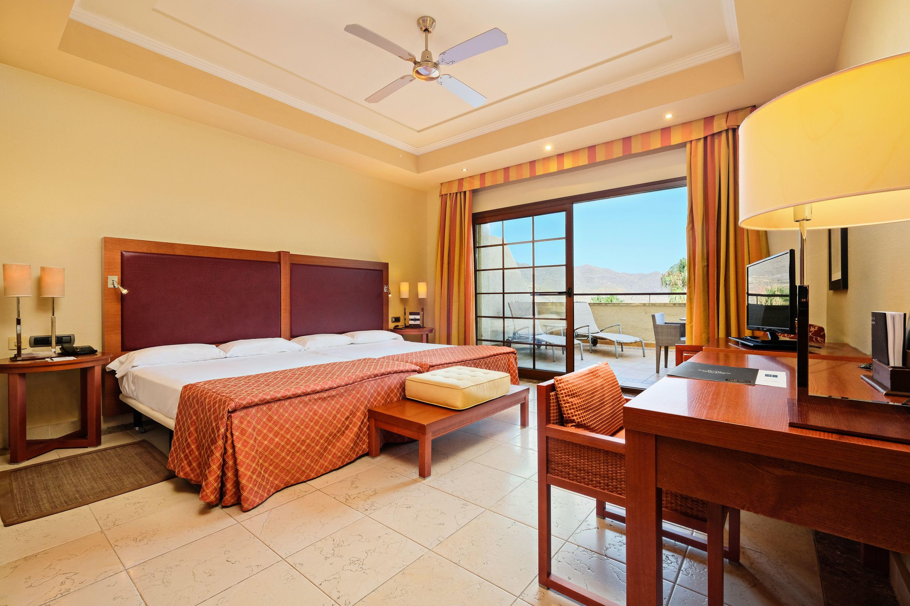 Hotel Envia Almeria Spa & Golf Агвадульсе Экстерьер фото A room at the hotel