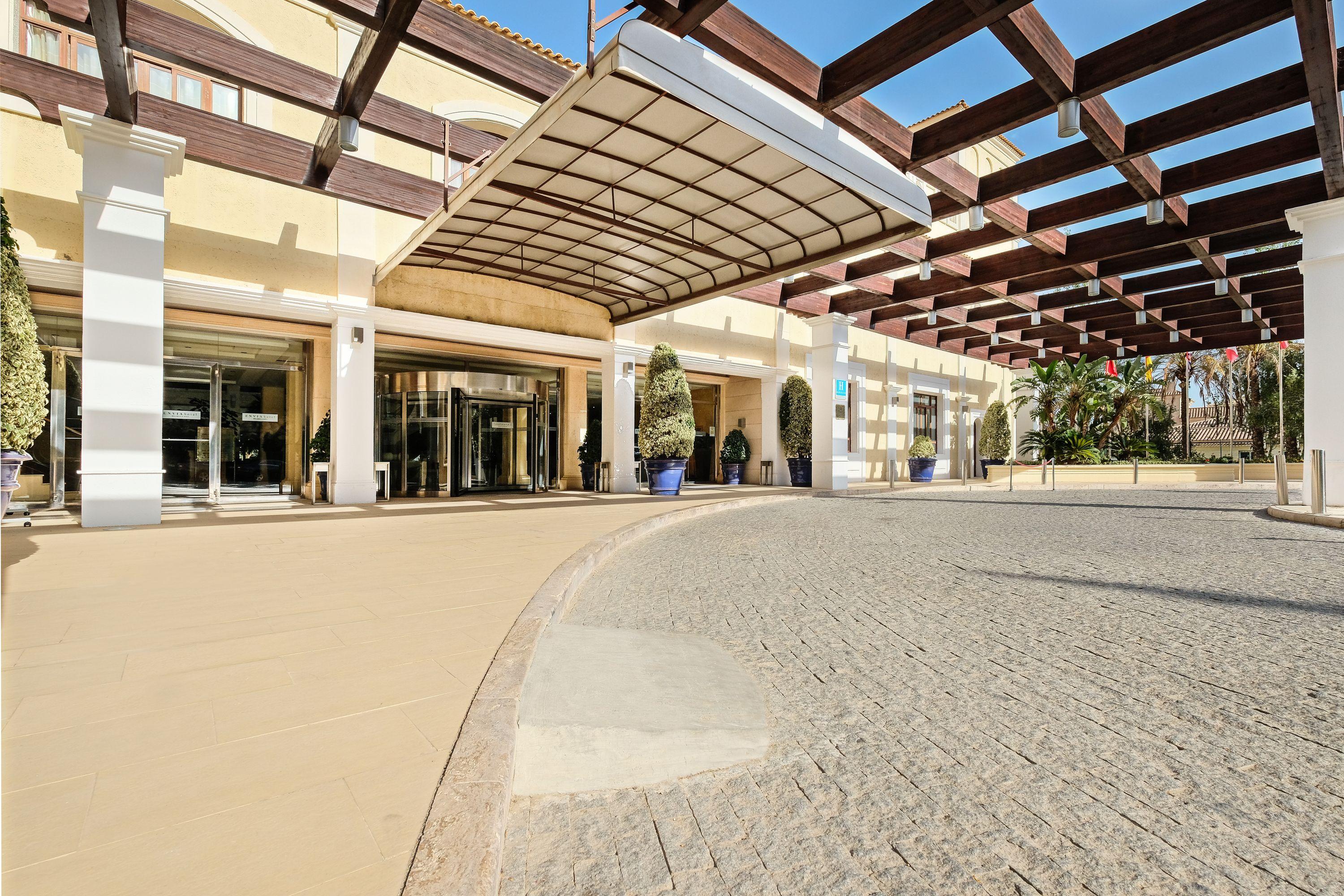 Hotel Envia Almeria Spa & Golf Агвадульсе Экстерьер фото The entrance of the hotel