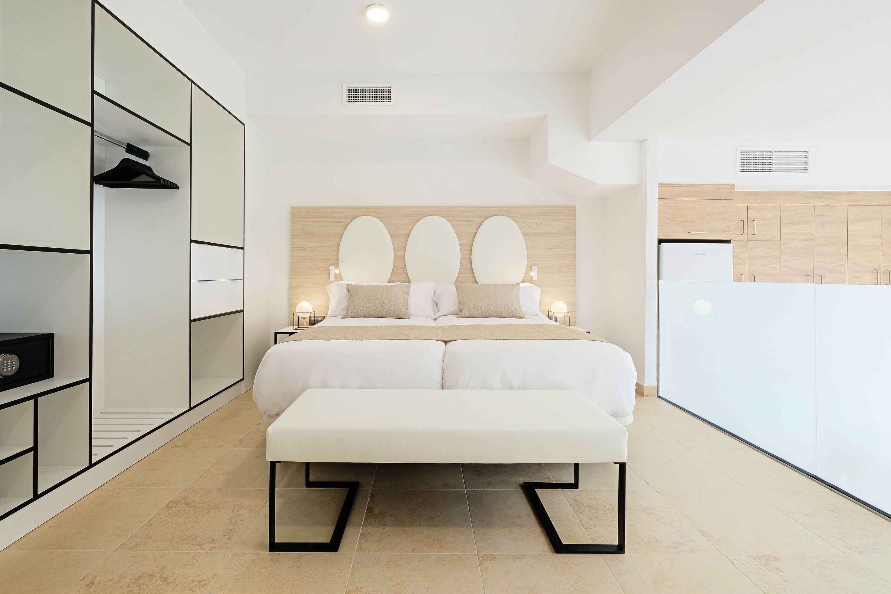 Hotel Envia Almeria Spa & Golf Агвадульсе Экстерьер фото A bedroom at the hotel