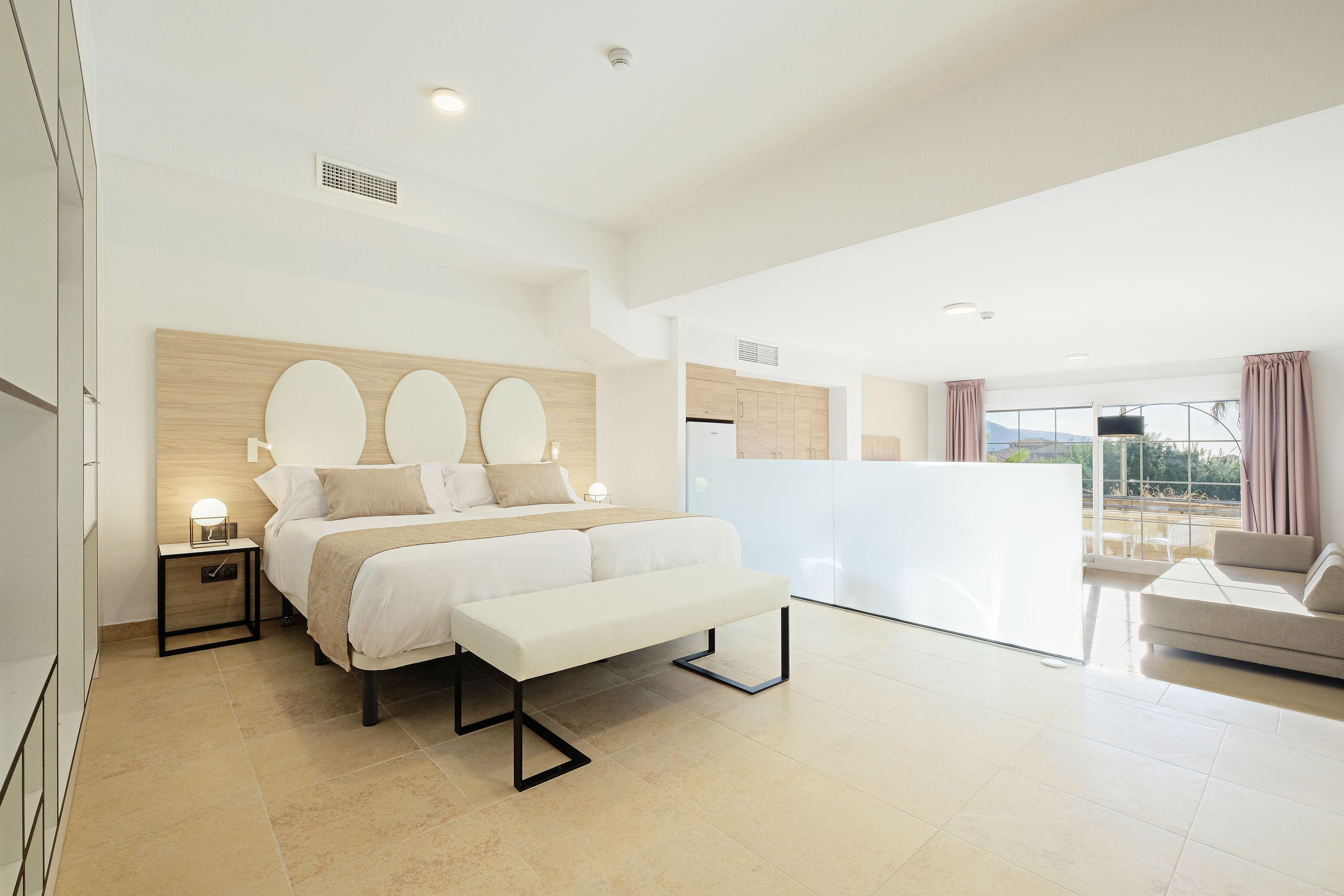Hotel Envia Almeria Spa & Golf Агвадульсе Экстерьер фото A room at the hotel