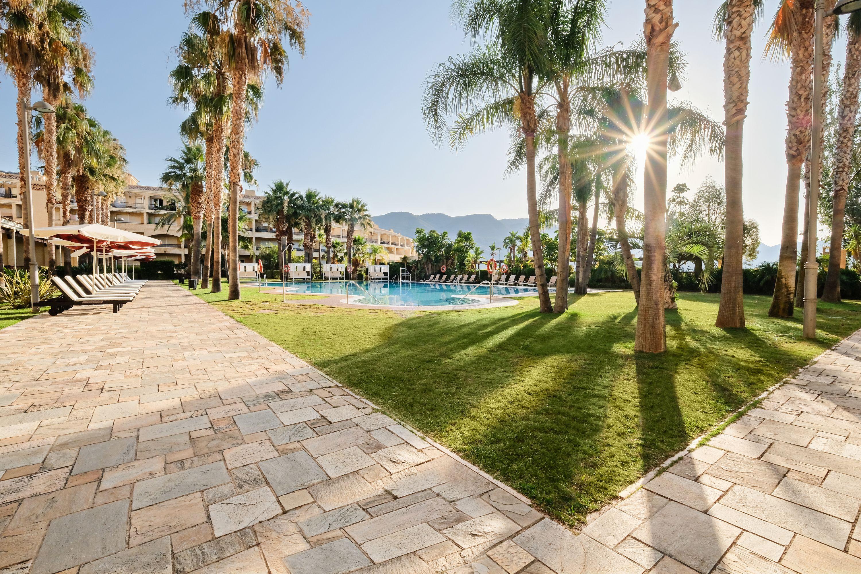Hotel Envia Almeria Spa & Golf Агвадульсе Экстерьер фото The resort's pool