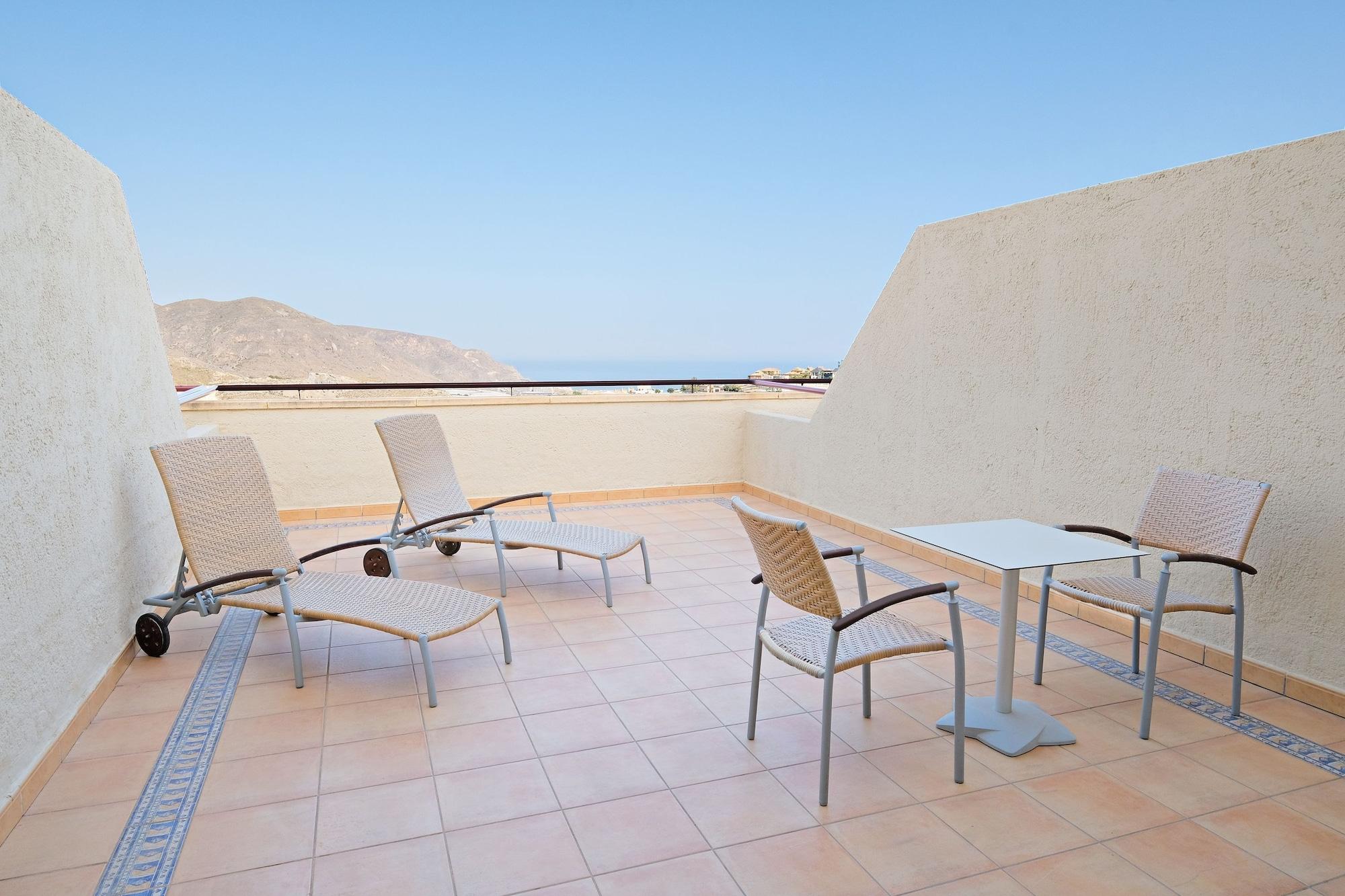 Hotel Envia Almeria Spa & Golf Агвадульсе Экстерьер фото A balcony