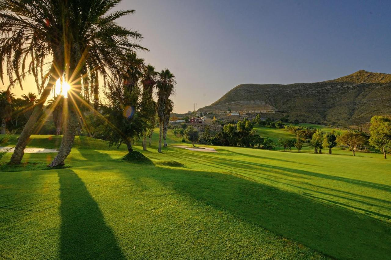 Hotel Envia Almeria Spa & Golf Агвадульсе Экстерьер фото Golf course at the resort